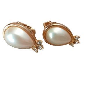 Vintage gold teardrop clip earrings with pearls & diamond like stones! 3/4th of